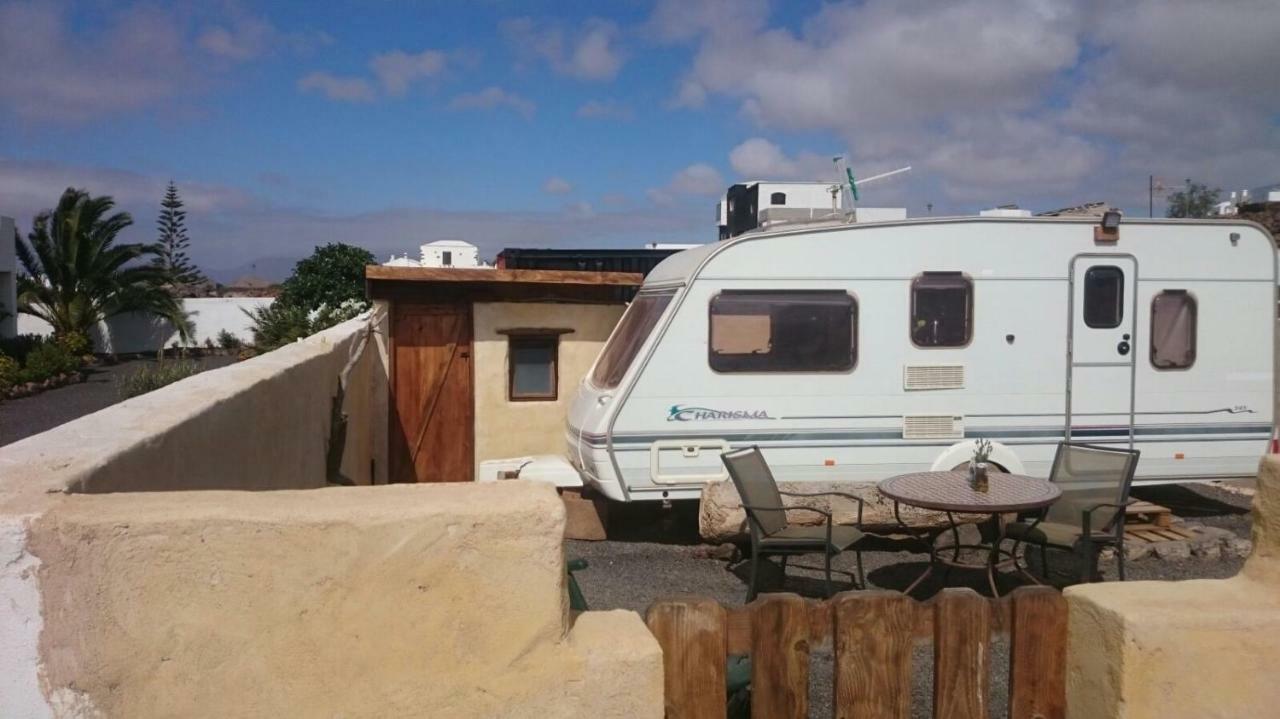 Caravan Apartment Tinajo Buitenkant foto